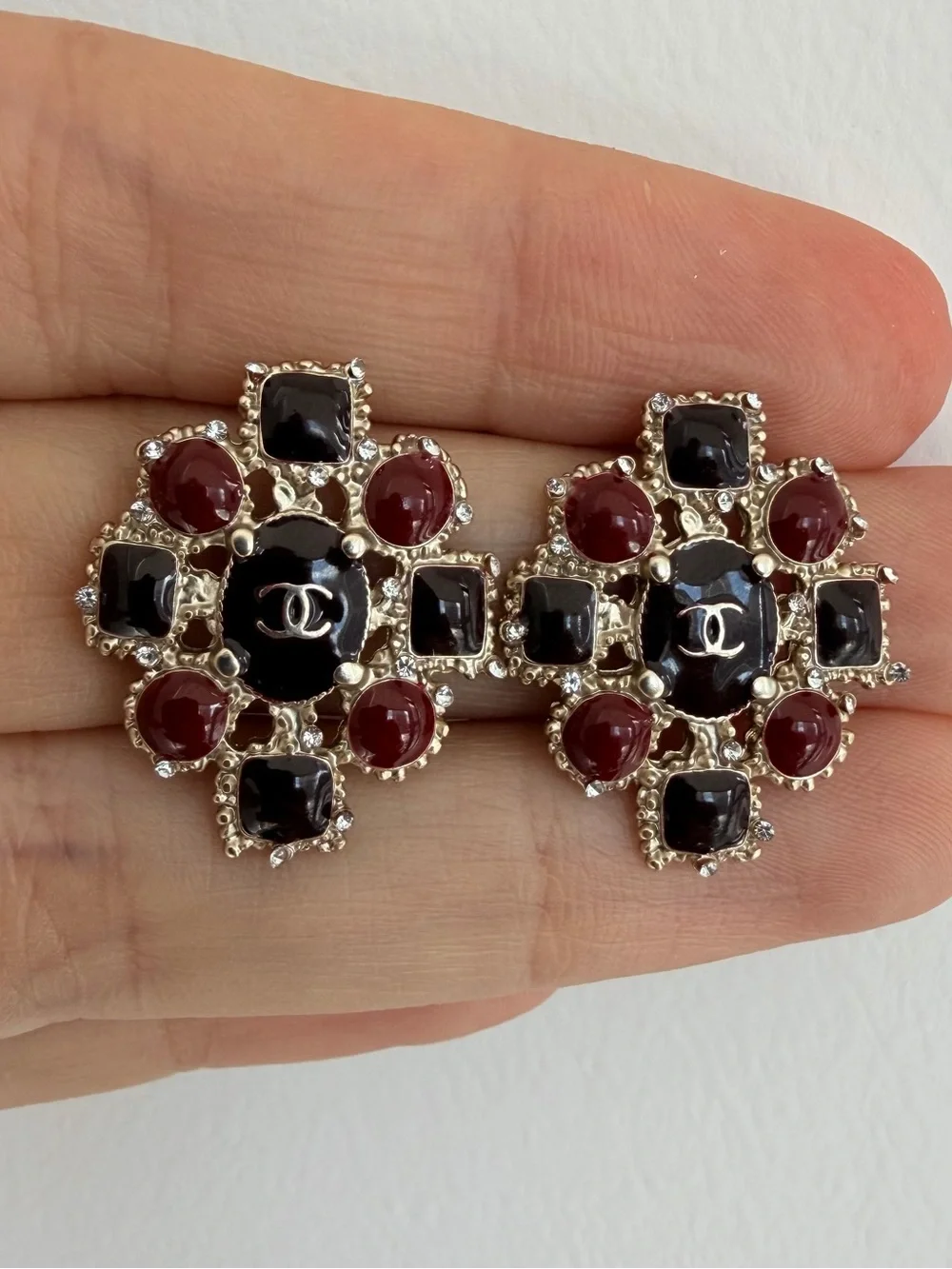 CHANEL post back